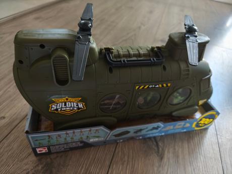 Helikoptera s vojacikmi,