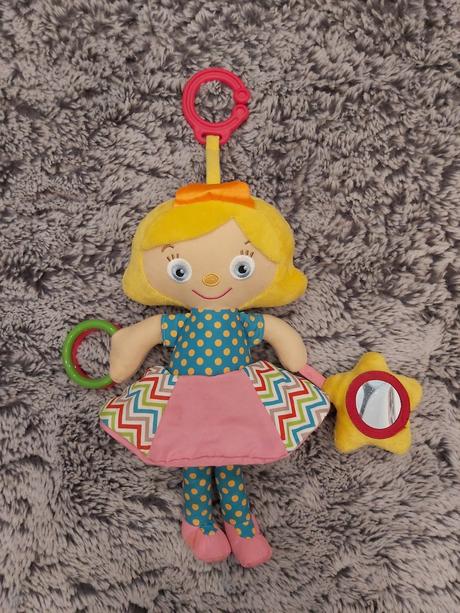 Mäkkučká šušťavá bábika na zavesenie,