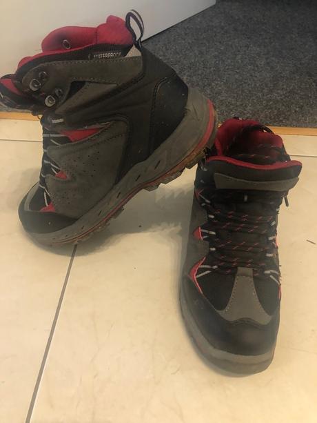 1 x obute trekové topánky, 37