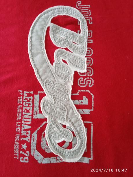 Červené tričko, 140