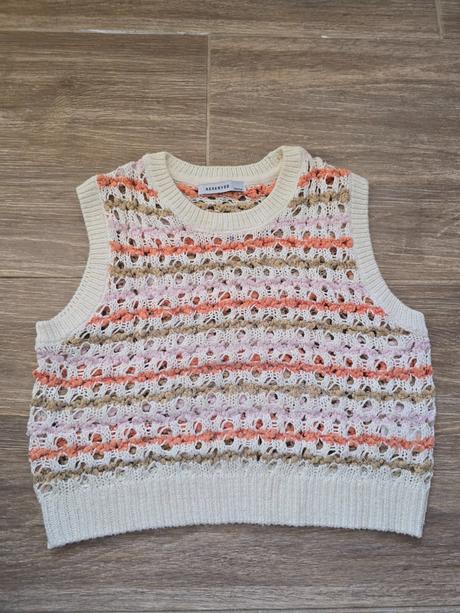 Svetrík č.134, reserved,134