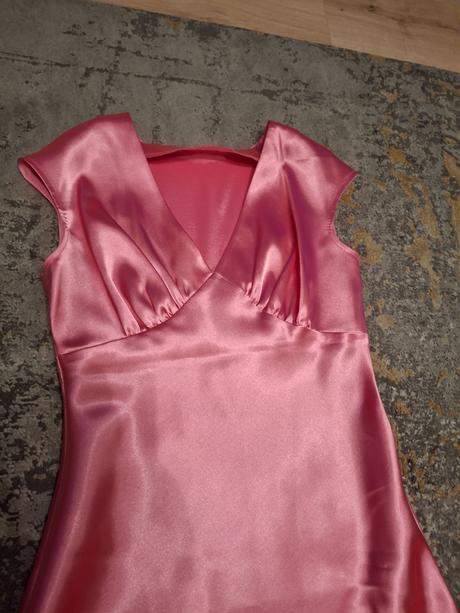 Spoločenské šaty bez poškodení, s