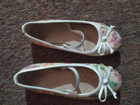 Balerínky s gumkou 33 s poštou, 33