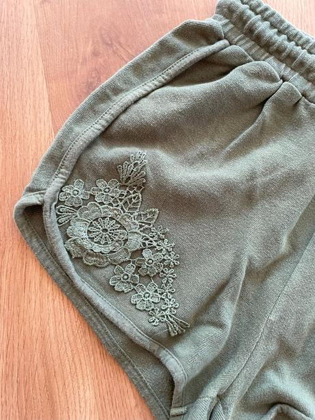 Bavlnene kratasy s krajkou, 158