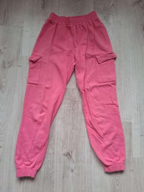 Dievčenské tepláky, 152