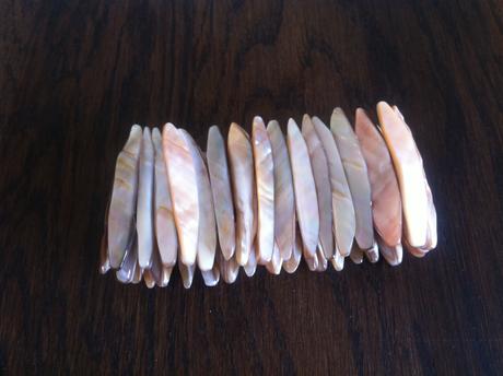 Slonovinovy naramok, 