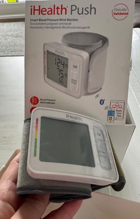 Tlakomer na zápästie,