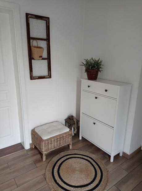 Pruteny kvetinac s 2 vresmi ako zive super stav,