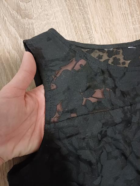 Čierne čipkované tielko, s