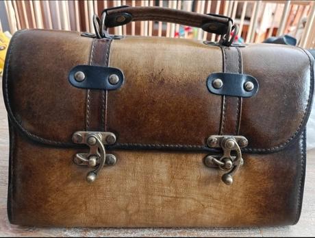 Malá dámska kožená kabelka, 