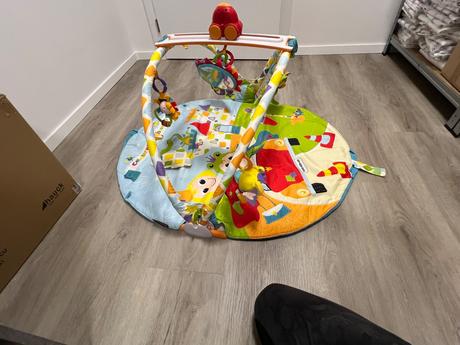 Yookidoo hracia podlozka s pohybl. a hracim autom,