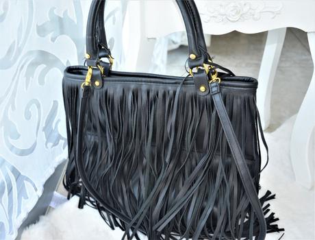 Kabelka so strapcami,