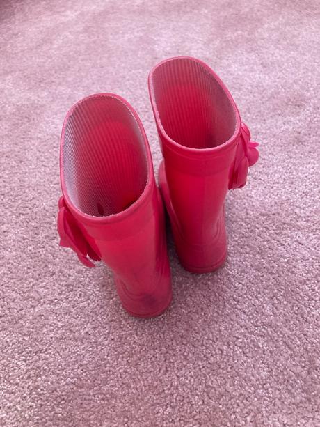 Gumáky s kvetinkami, 25