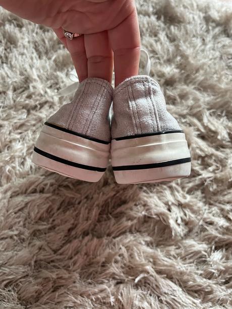 Bielostrieborne tenisky, 38