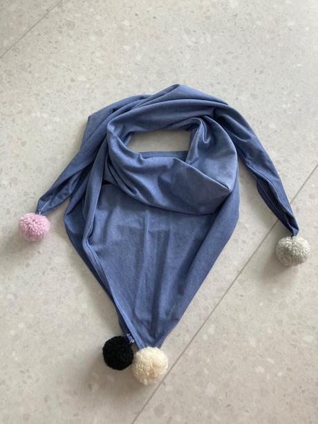 Šatka / šál s bombuľami, 