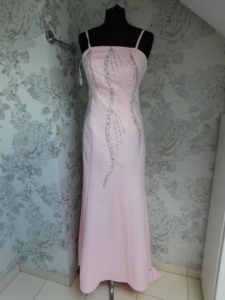 Pekne slavnostne šaty, 36