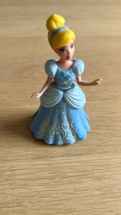 Popoluška - vyzliekacia bábika, 