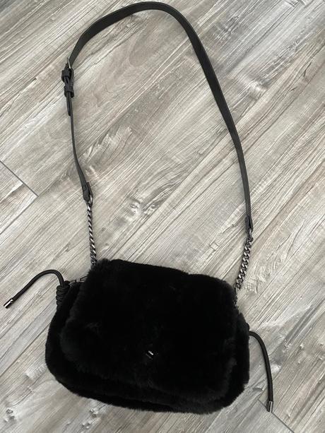 Parfois chlpatá kabelka, 