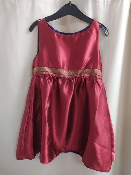 Dievčenské spoločenské obojstranné šaty, 110