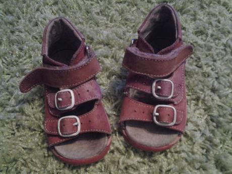 Cervene sandalky , baťa,20