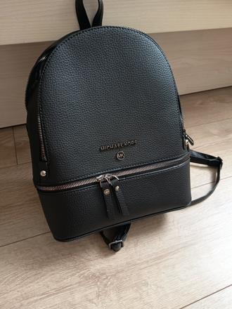 Čierny ruksak, michael kors