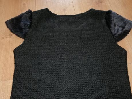 Teplé čierne šaty s výšivkou, 38