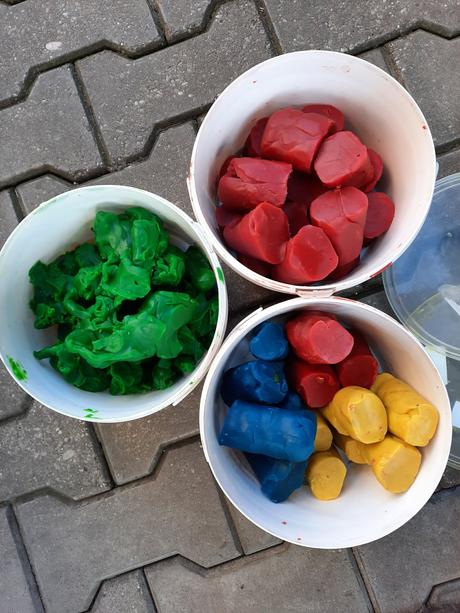 Modelovacia hmota - plastelína,