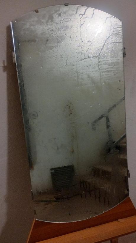 Predám zachovalé zrkadlo., 