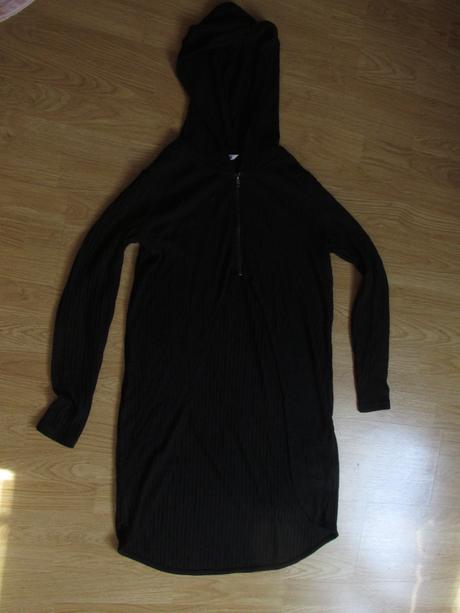 Dlhý čierny sveter na zips s kapucňou v. 40/42, 40