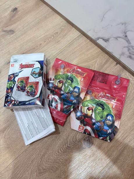 Disney rukávniky a kolesa na plávanie,