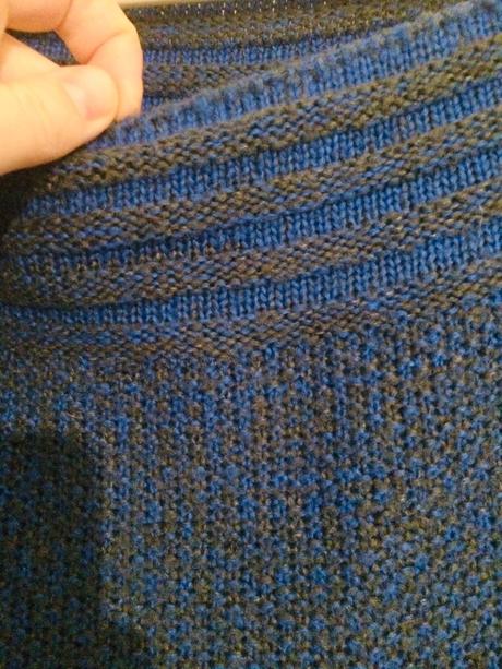 Vyrazne modry pulover s 3/4 rukavom, s