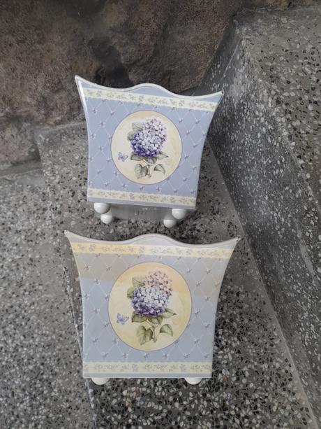 Dekoračné vintage kvetináče,