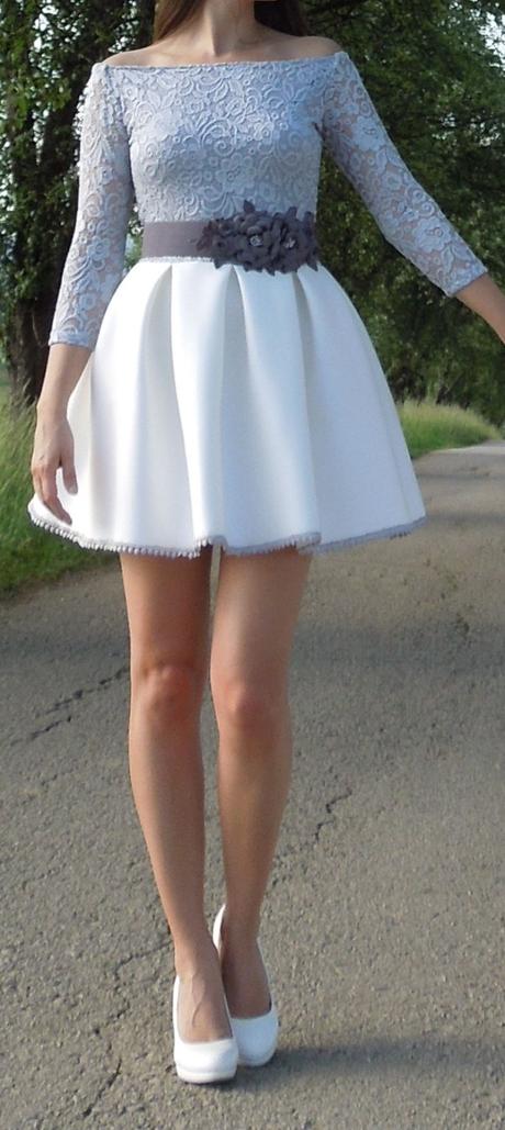 Krátke spoločenské šaty s opaskom, s