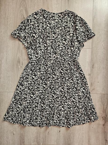 Letné kvietkované šaty v výstrih amisu 40, amisu,40