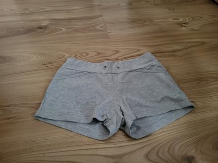 Šortky, s