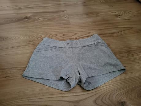 Šortky, s