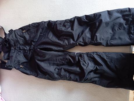 Balík dievčenského oblečenia, 122–134