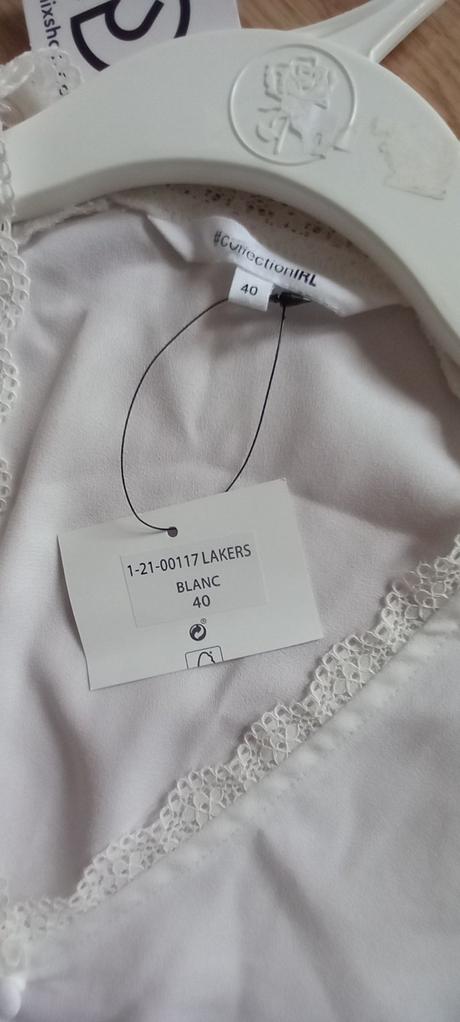 Krasne krajkove šaty, 40