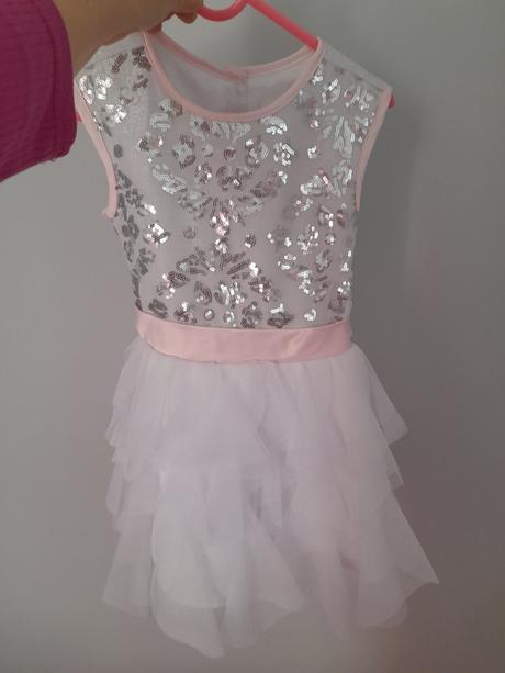 Nádherné spoločenské šatky, 98