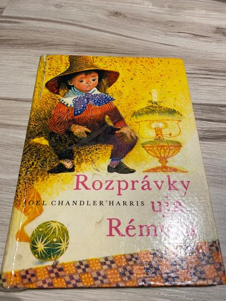 Retro stará kniha rozprávky uja rémusa, 