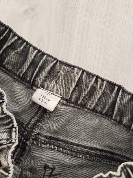 Nohavice nenosené, 110