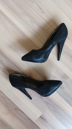 Čierne hadie lodičky, 36