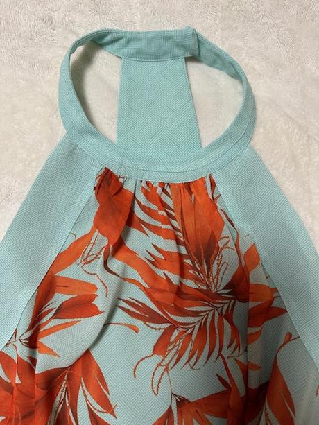 Letný top vo farbách mint s oranžovým vzorom, m