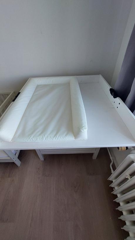 Prebaľovací pult/komoda,