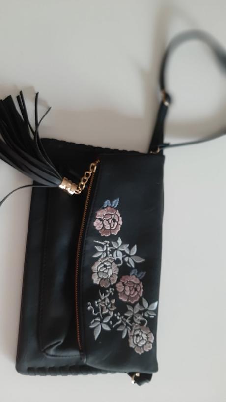 Nova kabelka s výšivkou, apple