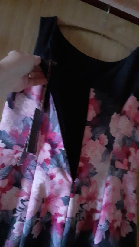 Spoločenské šaty, 44