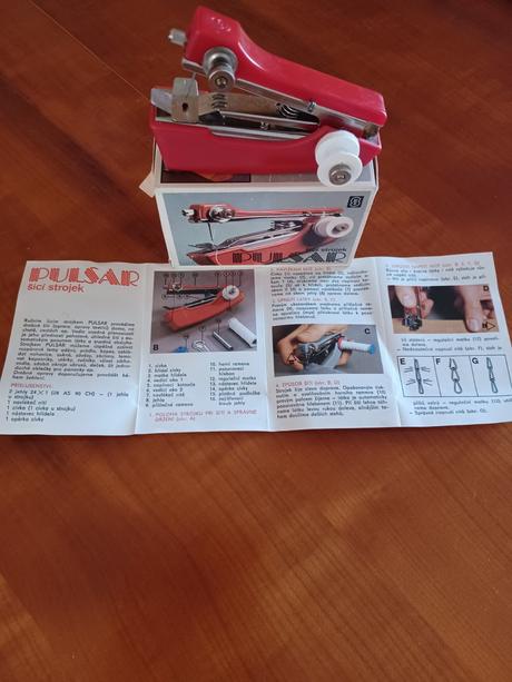 Ručný šijací strojček., 