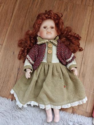 Porcelanová bábika,