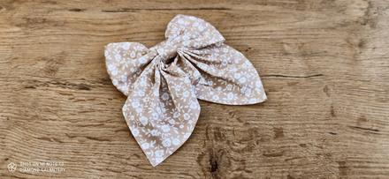 Mašľa do vlasov na sponke - 14 x 11 cm - hnedá kvi, 