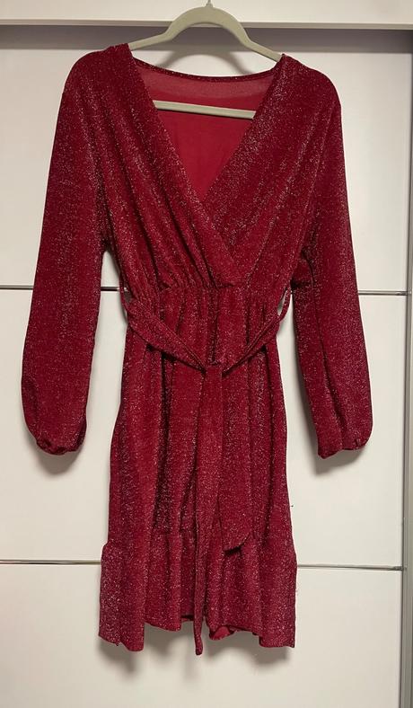 Predám 1x oblečené červené trblietavé šaty, 